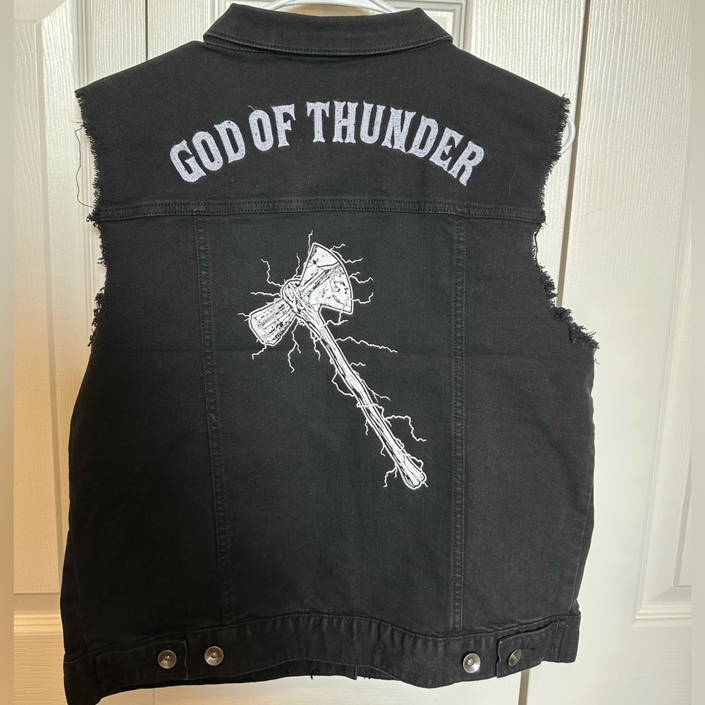 Her Universe Thor Denim Visit - Picture 4 of 4